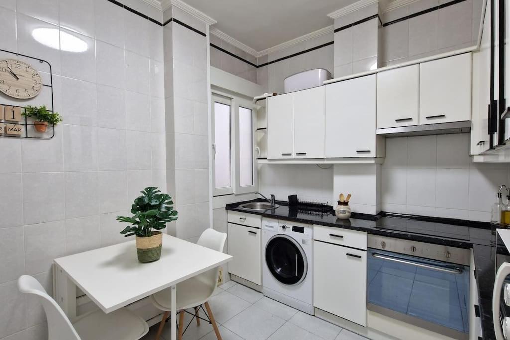 Cozy Apartment In The City Center By Aloha Більбао Екстер'єр фото